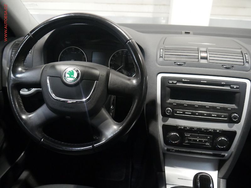 Škoda Octavia (2011) 1.4TSI, 1.maj,ČR, Ambition, - fotka 13 z 16