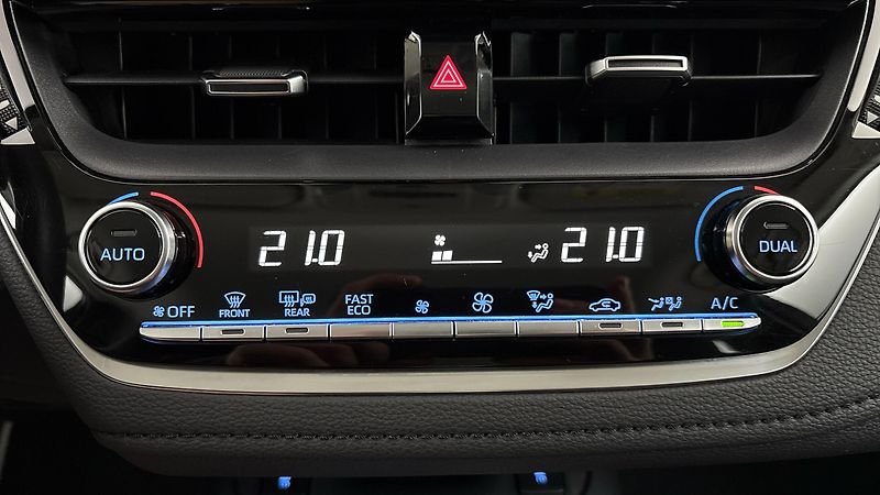 Toyota Corolla 1.8 Hybrid AUT Active Sedan - fotka 13 z 24