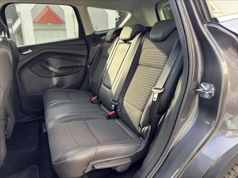 Ford Kuga 2,0 TDCi Titanium 4x4 - fotka 7 z 16