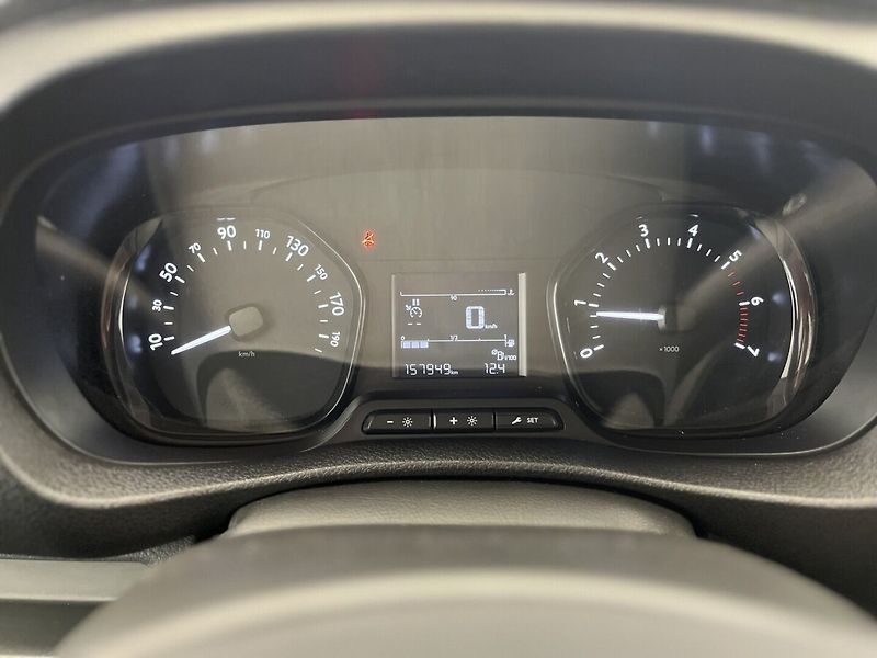 Toyota ProAce 2.0D Professional 9míst L1 - fotka 17 z 29