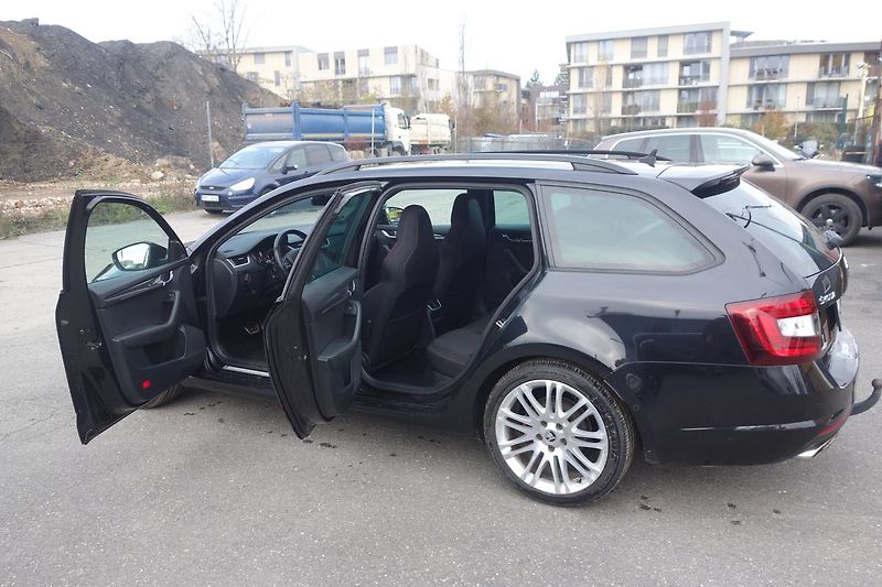 Škoda Octavia 2,0TDi 135kW RS DSG!! PANO!! - fotka 13 z 34