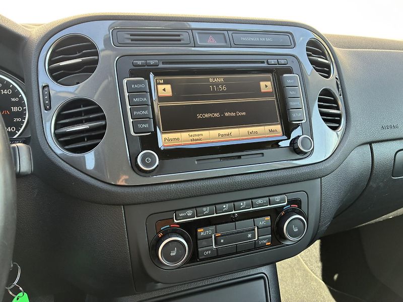 Volkswagen Tiguan 2.0 TSI 132kW 4x4 Sport&Style - fotka 17 z 22