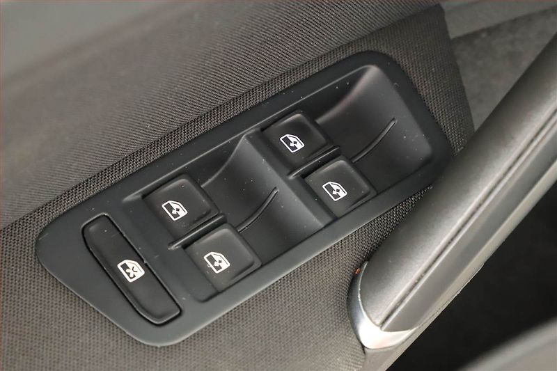 Volkswagen Golf (2018) Highline 2.0 TDI, Automat - fotka 9 z 21