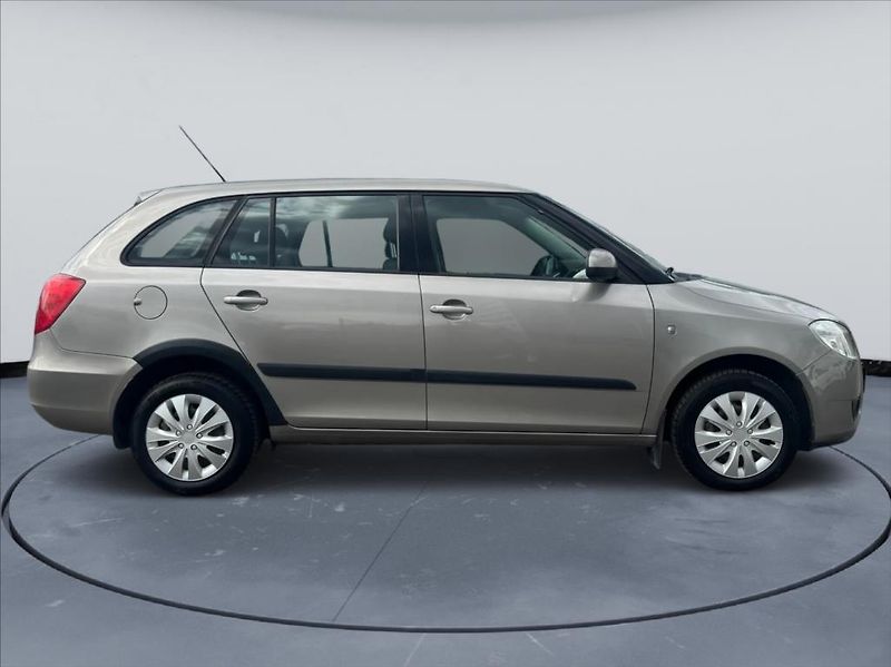 Škoda Fabia 1,2 HTP - fotka 4 z 17