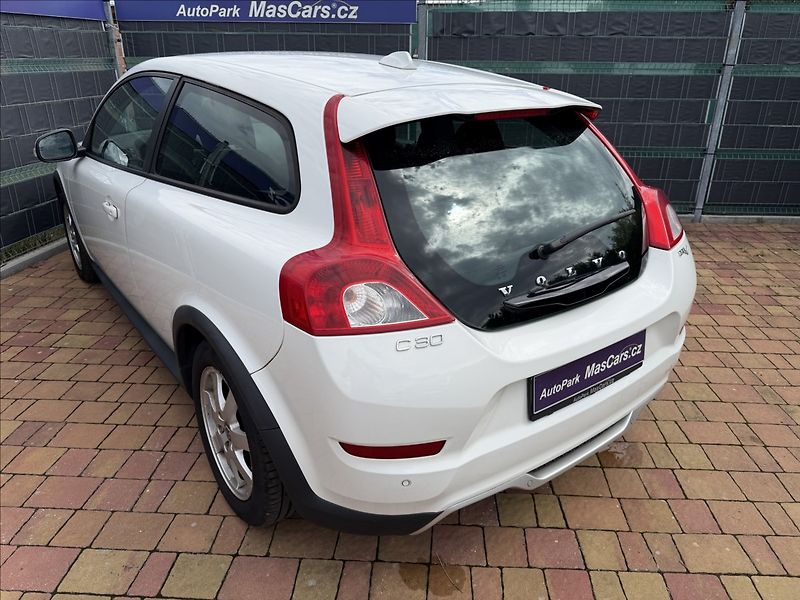 Volvo C30 1.6 D DRIVe - fotka 6 z 13