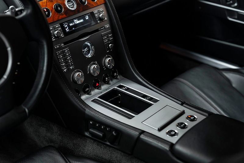 Aston Martin DB9 - fotka 10 z 19