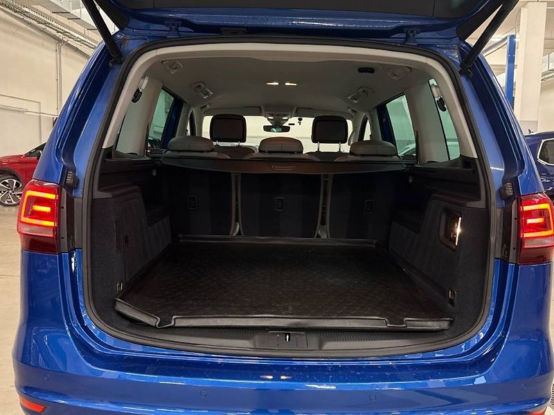 Volkswagen Sharan (2018) 2.0 TDI 7DSG 4MOTION Highline - fotka 21 z 27