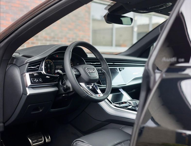 Audi Q8 (2026) 55 TFSIe Quattro - fotka 31 z 47