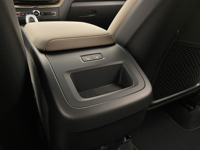 Volvo XC60 (2026) B5 AWD AUT DARK PLUS  - fotka 66 z 67