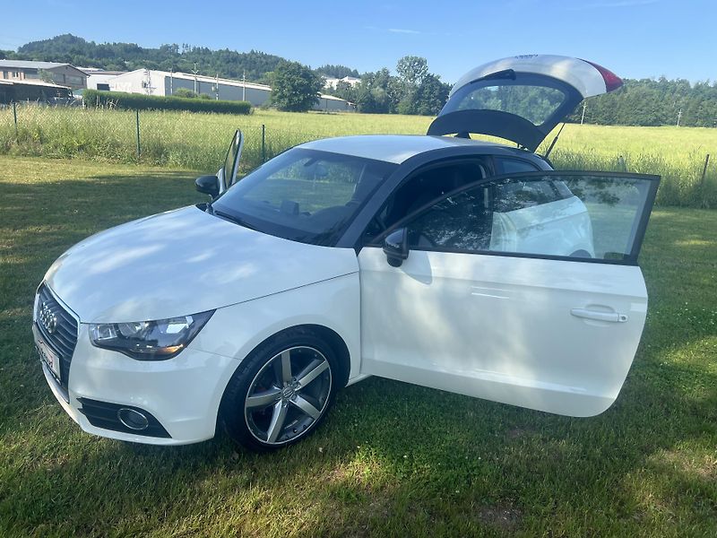 Audi A1 1.2TFSI 63KW,KůŽE,NAVI,2xALU - fotka 21 z 40