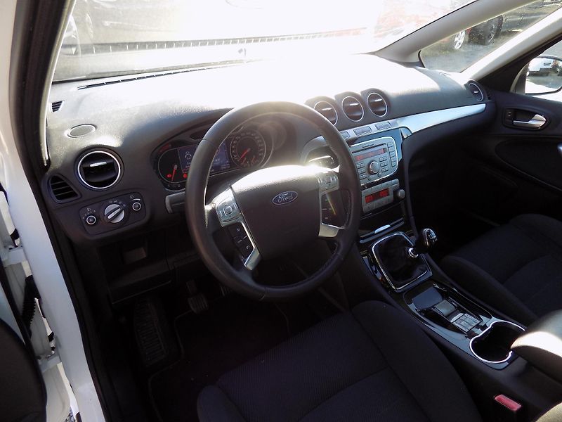 Ford S-MAX 2,0  TDCI 103KW TITAN FACELIFT - fotka 19 z 47
