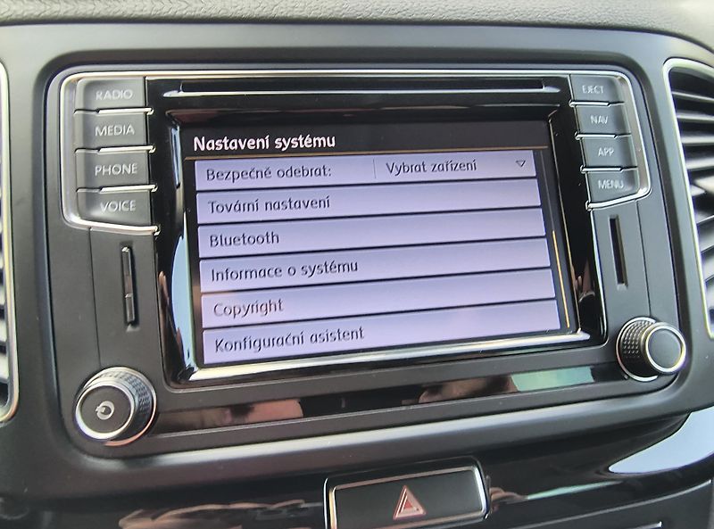 Volkswagen Sharan (2021) 1.4 TSI DSG 110KW/ NAVI/KAMERA - fotka 42 z 50