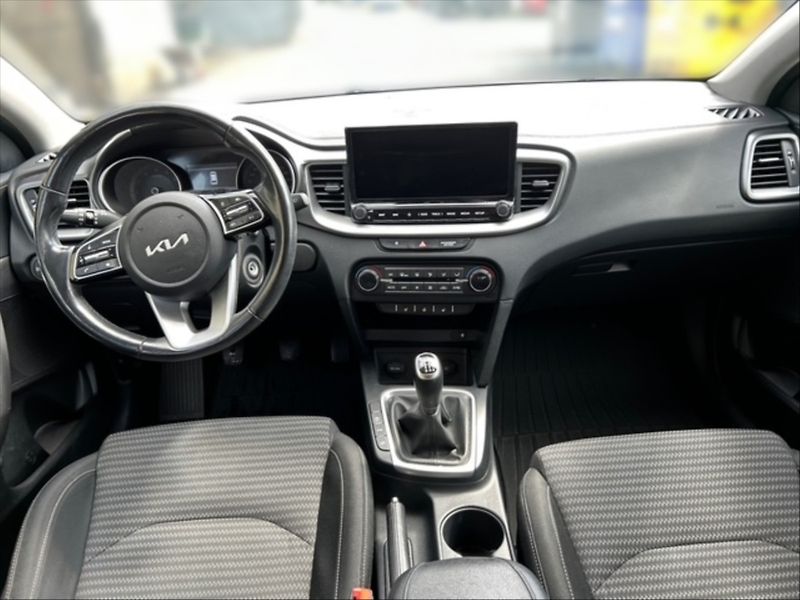 Kia Ceed 1,5 T-GDI 118 Top - fotka 9 z 11
