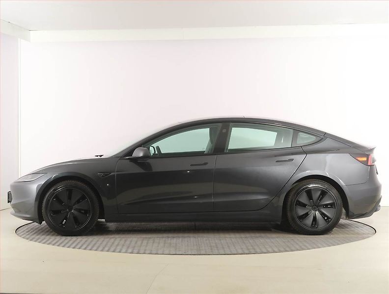 Tesla Model 3 (2023) Standard Range 60kWh, SoH 98% - fotka 3 z 32