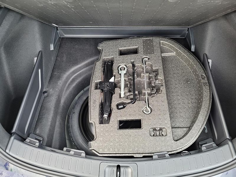 Toyota Corolla (2024) TS 1.8 HEV STYLE - fotka 13 z 18