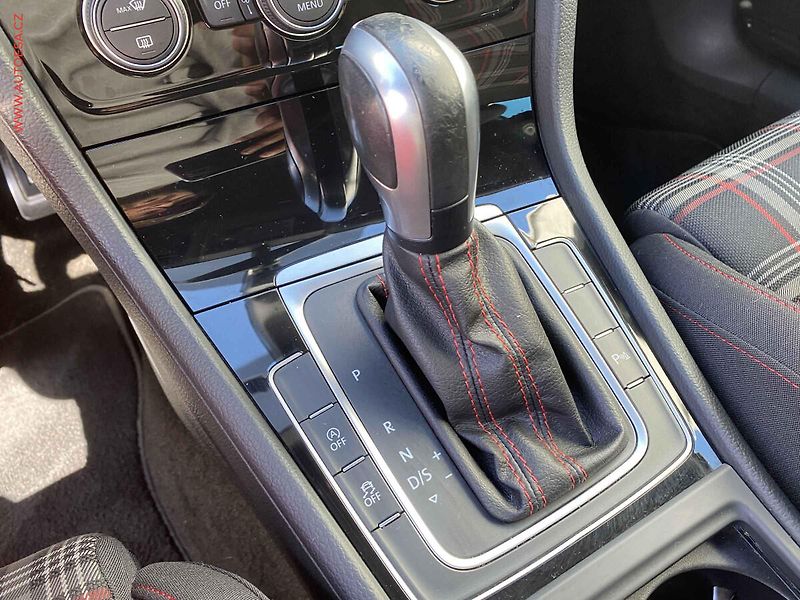 Volkswagen Golf (2019) 2.0 TSi, GTi, DSG, 180kW, - fotka 16 z 19