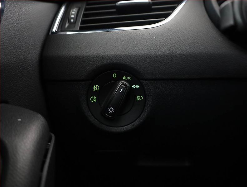 Škoda Octavia (2013) RS 2.0 TDI, Automat, Xenony - fotka 16 z 18