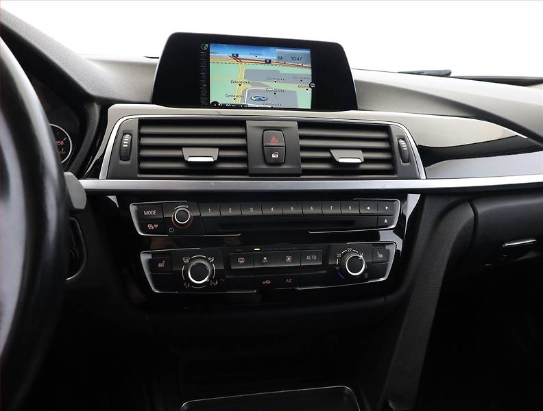 BMW Řada 3 (2017) 318 d, Automat, Serv.kniha - fotka 10 z 19