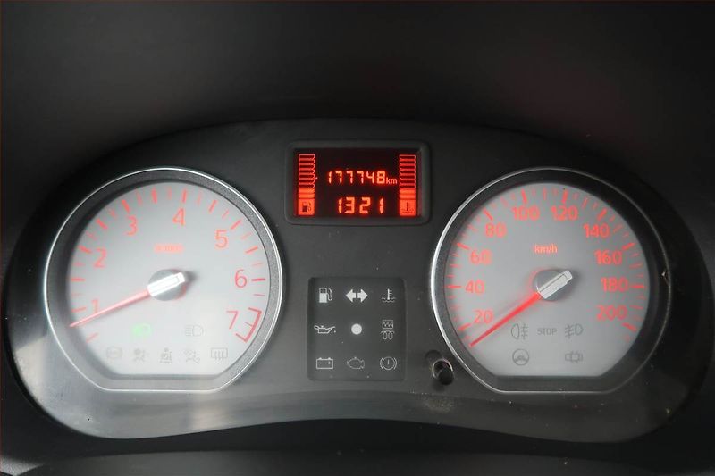 Dacia Logan (2012) 1.6 16V, po STK, Tažné - fotka 11 z 16