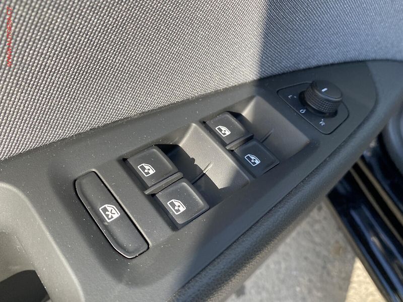 Seat Leon (2019) 1.5 TSi, Style, LED, +kola - fotka 13 z 18