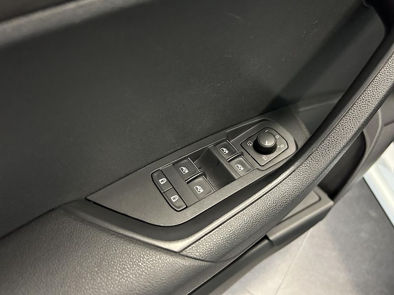 Škoda Karoq (2018) 1.6TDi Style Plus LED NAVI TZ - fotka 8 z 32