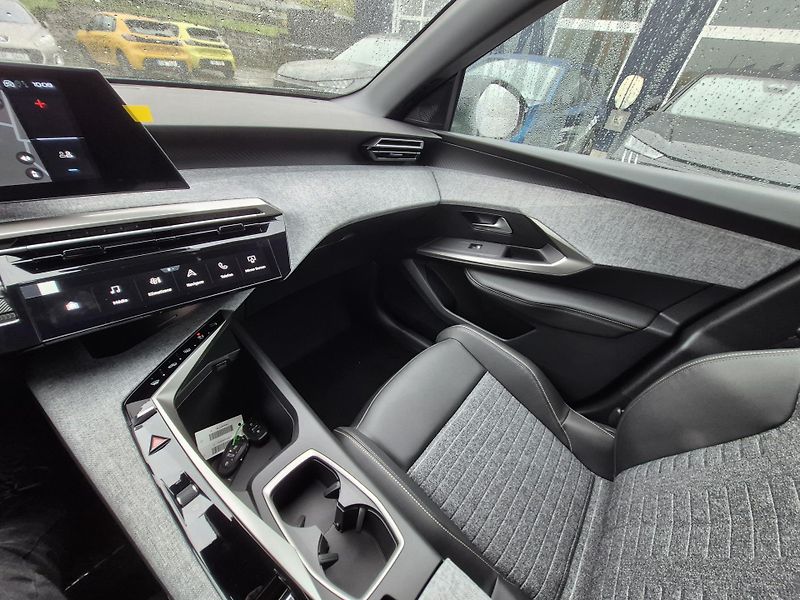Peugeot 3008 (2026) ALLURE Hybrid 145 e-DCS6    - fotka 18 z 23