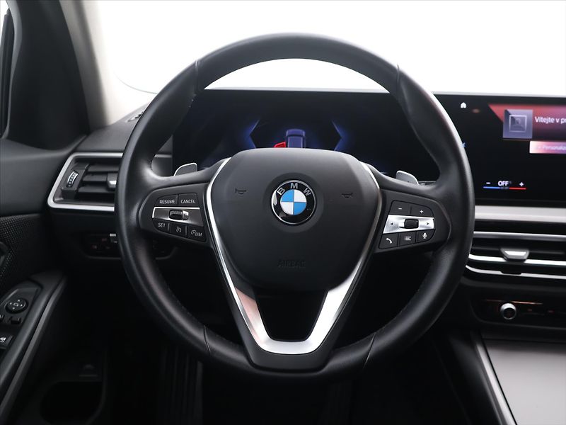 BMW Řada 3 3,0 330d 210kW 1.Maj. DPH - fotka 15 z 32
