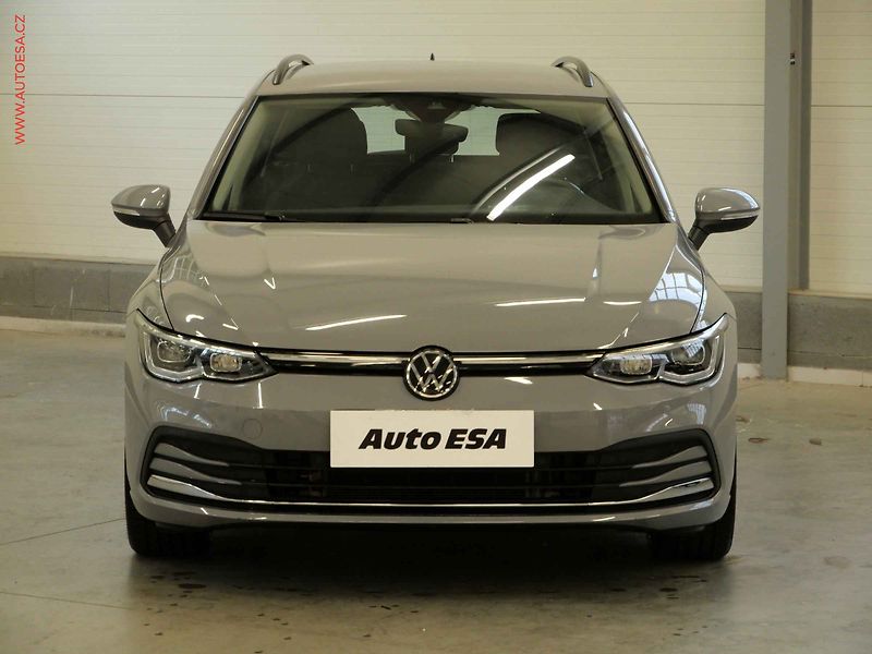 Volkswagen Golf (2021) 1.5 eTSi, 2.maj,ČR, Style - fotka 2 z 24