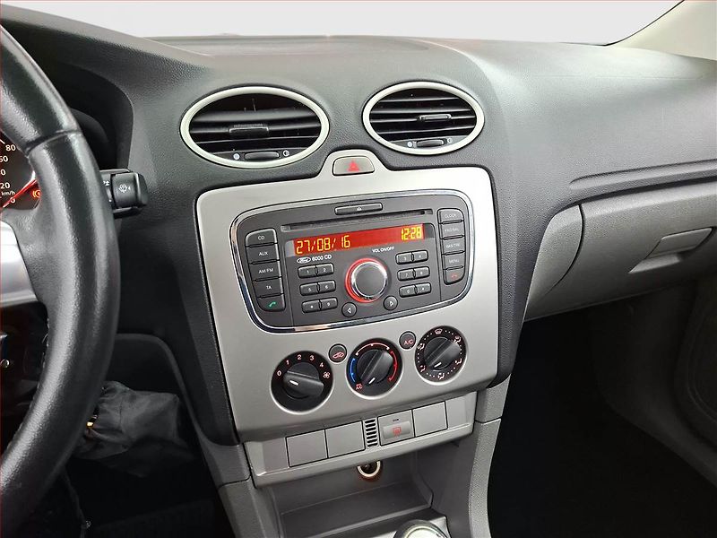 Ford Focus (2011) 1.6 16V, nová STK, zamluveno - fotka 12 z 13