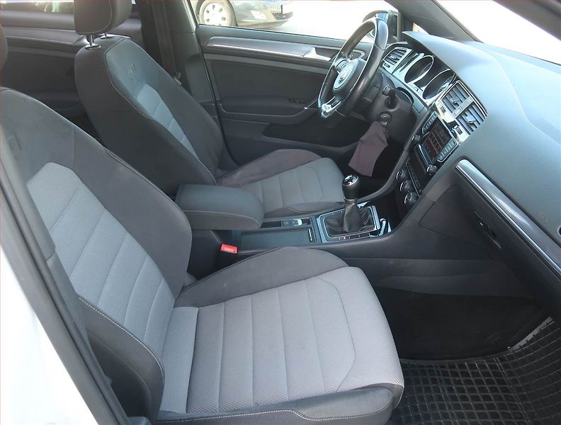Volkswagen Golf (2014) R-Line 2.0 TDI, Xenony - fotka 9 z 17