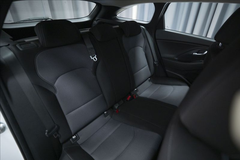 Hyundai i30 1,5 CVVT KAMERA 1. MAJITEL ČR - fotka 10 z 31
