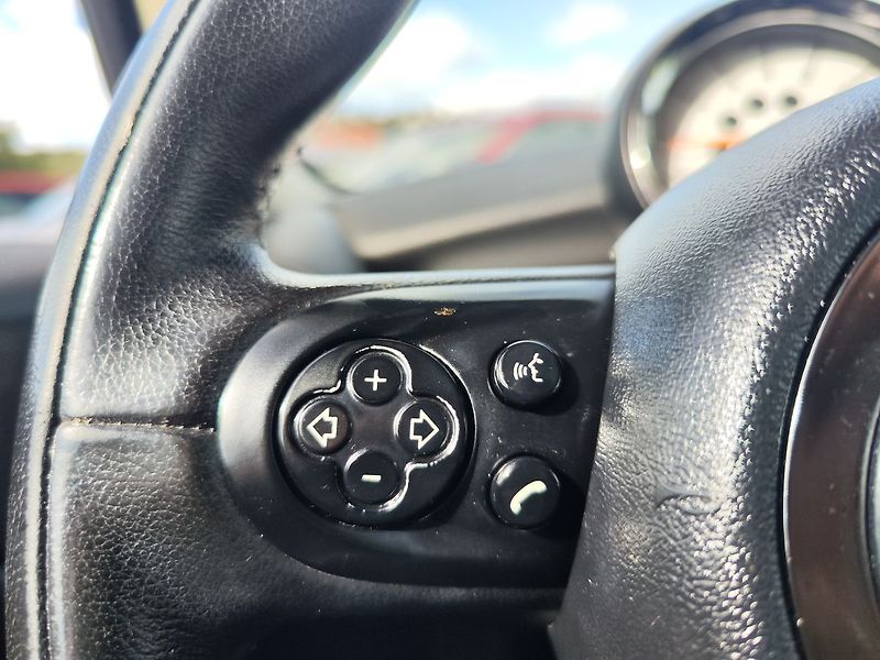 Mini Cooper 1.6/90kW PANO,NAVI - fotka 21 z 26
