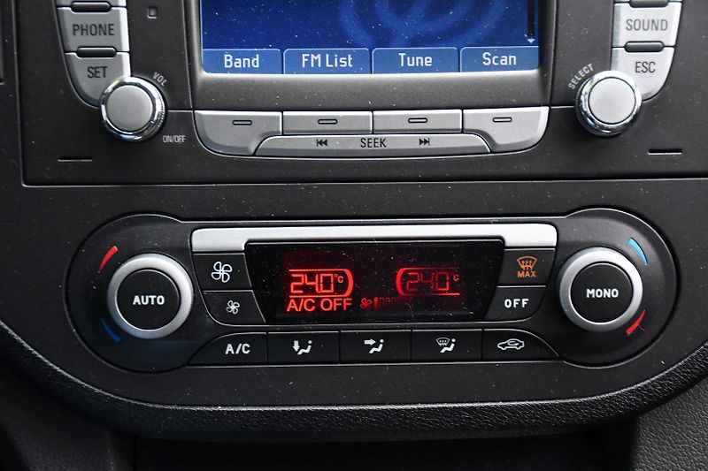 Ford C-MAX 2.0TDCi TITANIUM TAŽNÉ - fotka 26 z 28