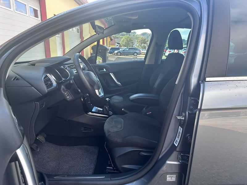 Citroën C3 (2010) 1.6i Panorama/NAVI/1Maj/88kW - fotka 9 z 27