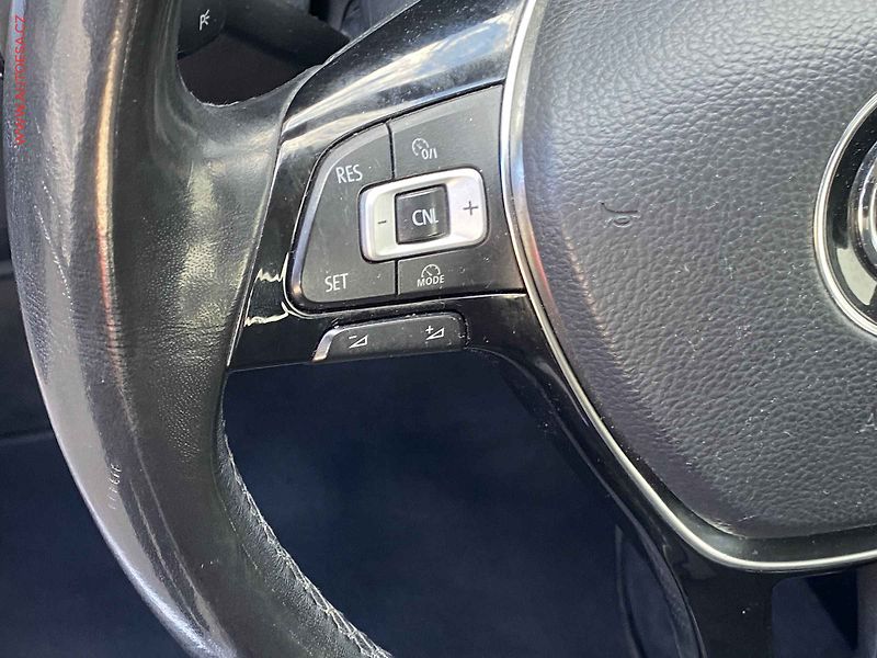 Volkswagen Passat (2017) 1.6 TDi, AAC, tempo - fotka 13 z 16