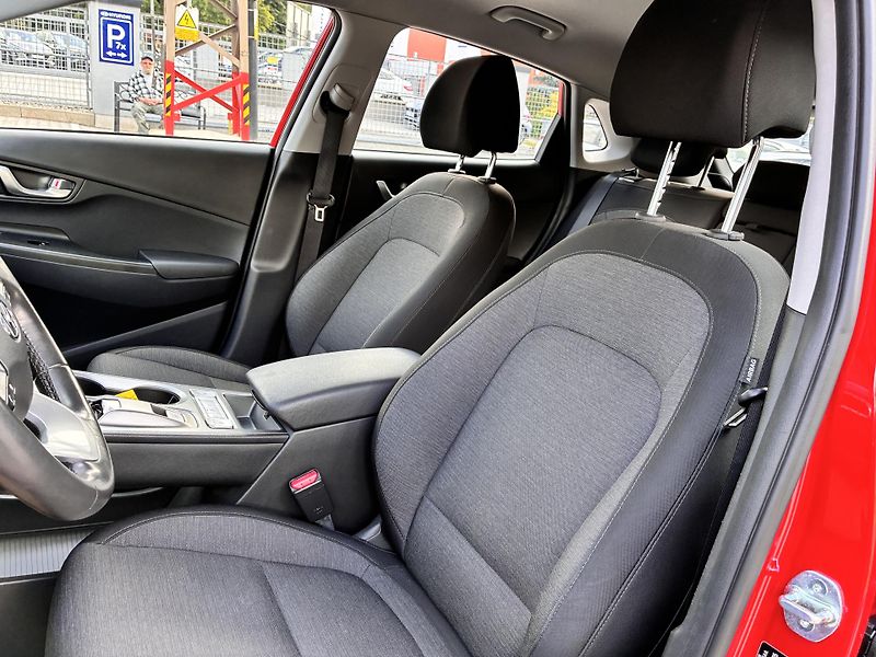 Hyundai Kona EV64kWh-150KW,  REZERVACE - fotka 11 z 38
