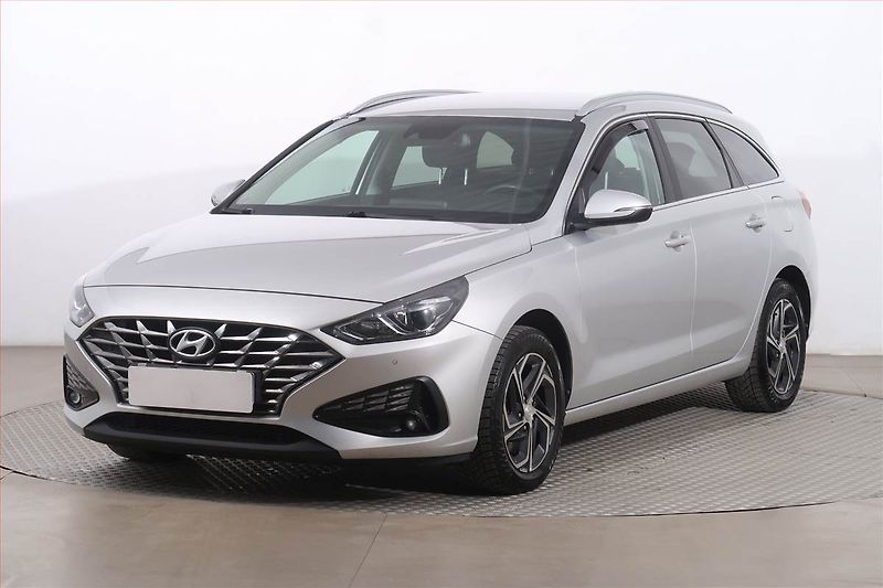 Hyundai i30 (2021) Family 1.5 DPI, Serv.kniha - fotka 2 z 23