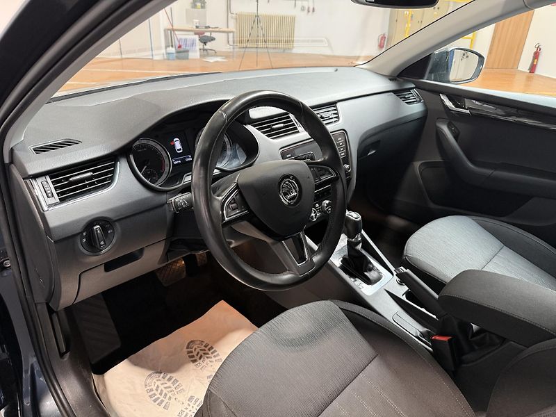 Škoda Octavia 2.0 TDI 110kW DSG Style Combi - fotka 5 z 12