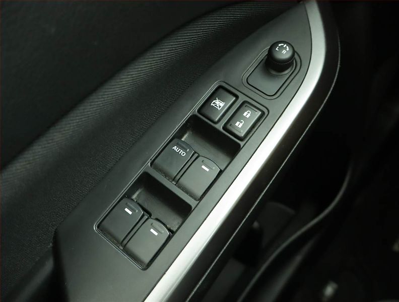 Suzuki Vitara (2020) 1.4 BoosterJet - fotka 14 z 14