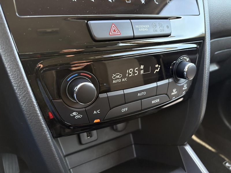 Suzuki Vitara 1.4 BoosterJet 81kW Premium - fotka 21 z 23