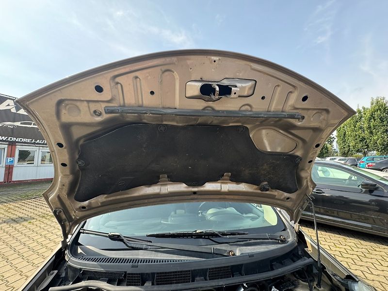 Nissan Note (2006) 1,4i 65 KW LPG - fotka 41 z 46