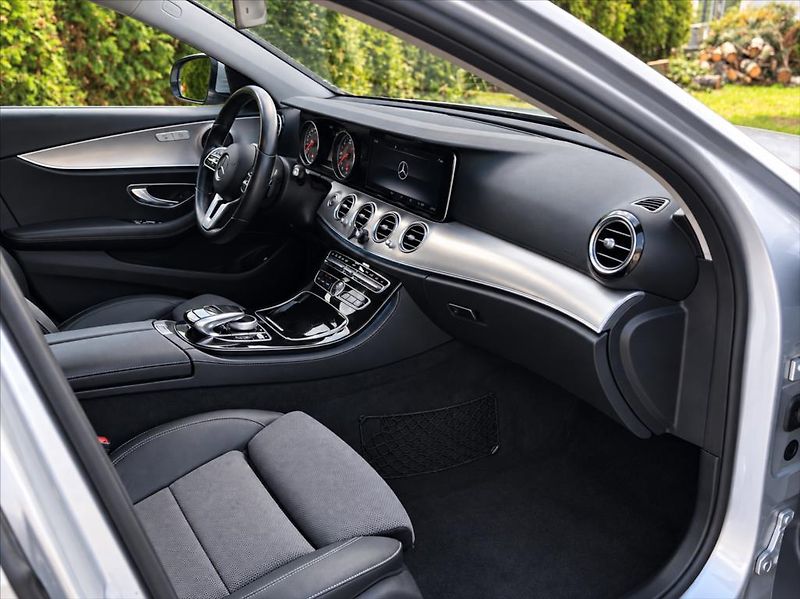 Mercedes-Benz Třídy E 2,0 E 220 d / 9G-TRONIC - fotka 19 z 48