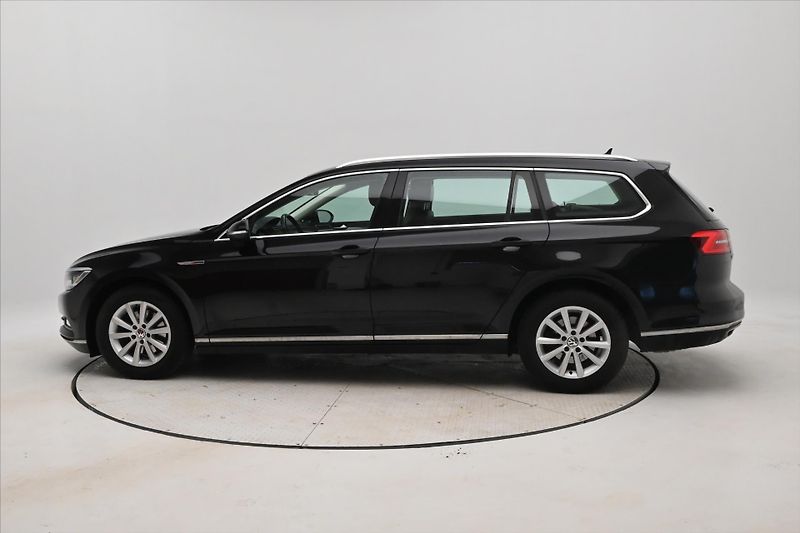 Volkswagen Passat 2,0 TDI 140 kW DSG 4Motion Zár - fotka 8 z 31