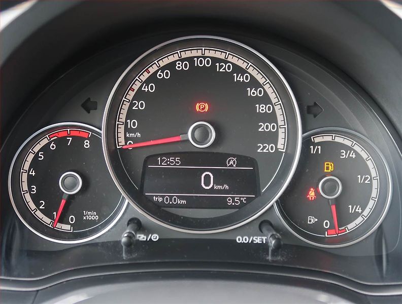 Volkswagen up! (2019) 1.0 MPI, ČR,1.maj, Tempomat - fotka 11 z 16