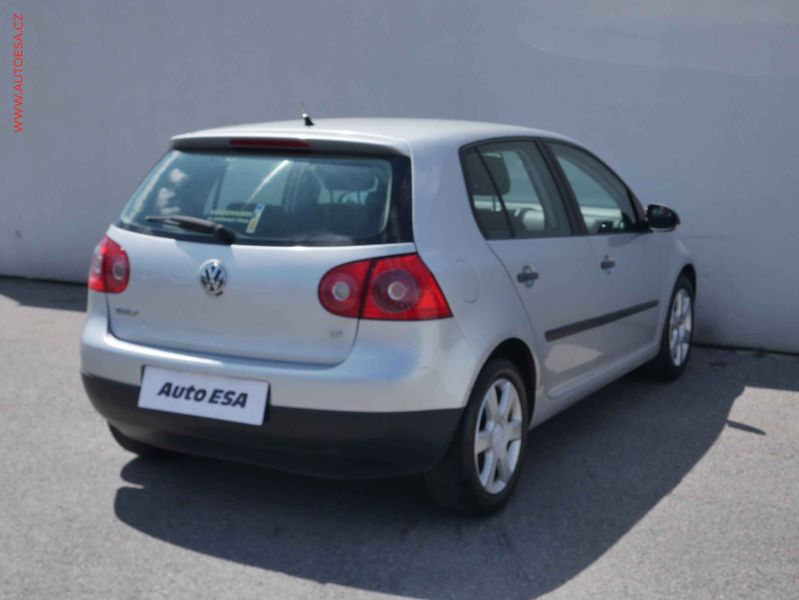 Volkswagen Golf (2007) 1.6i, ČR, Trendline, autoAC - fotka 4 z 13