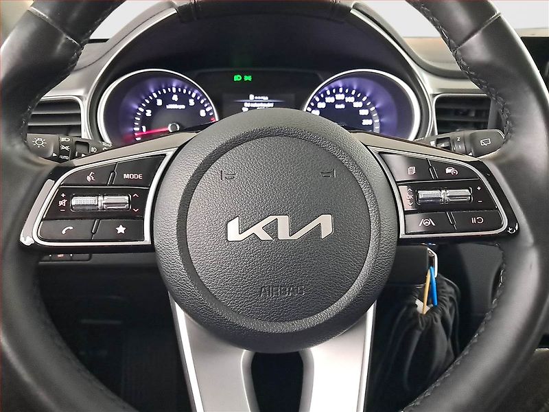 Kia Ceed (2023) 1.5 T-GDI, ČR,1.maj - fotka 17 z 19