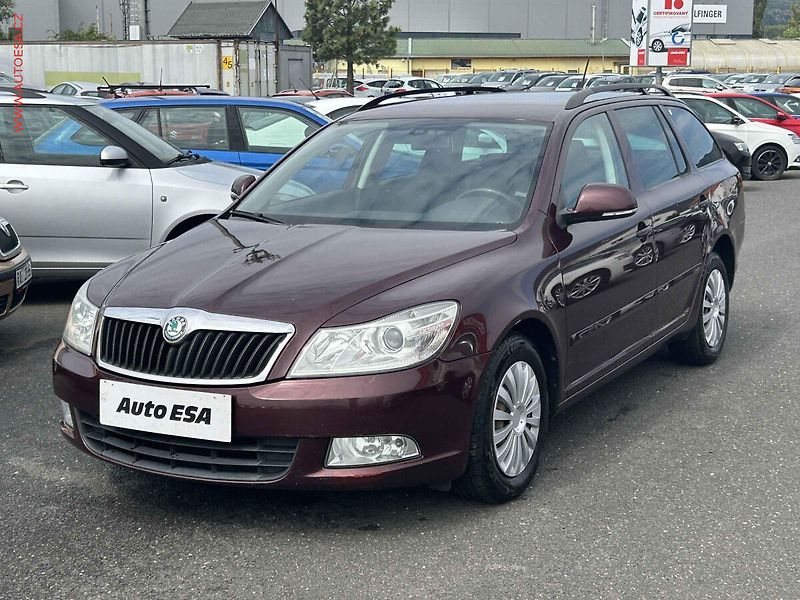 Škoda Octavia (2012) 1.6 TDi, 2.maj,ČR, servis - fotka 3 z 19