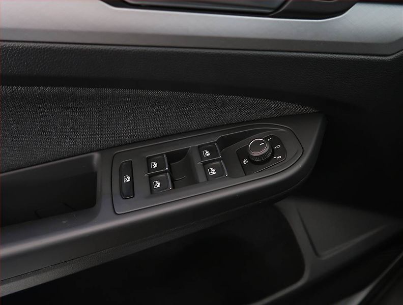 Volkswagen Golf (2024) Life 1.5 eTSI, digi klima - fotka 23 z 23