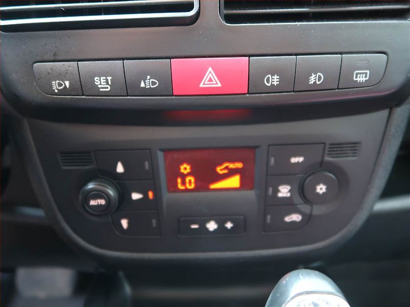 Fiat Dobló (2014) 1.6 MultiJet, 5Míst, SR, DPH - fotka 17 z 19