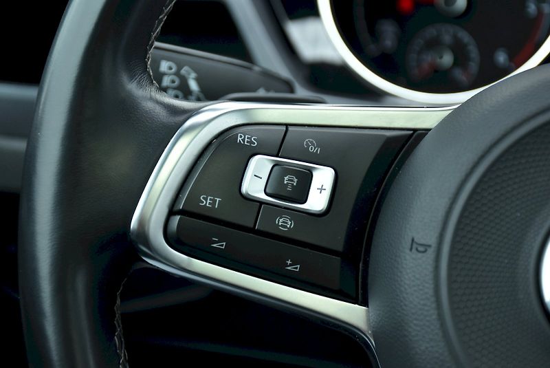 Volkswagen Touran (2021) R-Line 2,0 TDI 110kW 7DSG - fotka 31 z 35